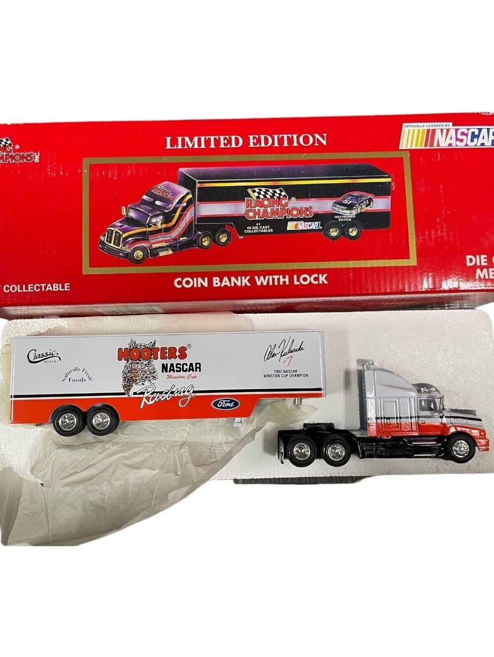 Alan Kulwicki 1992 NASCAR Ford Transporter Coin Bank Racing Champions